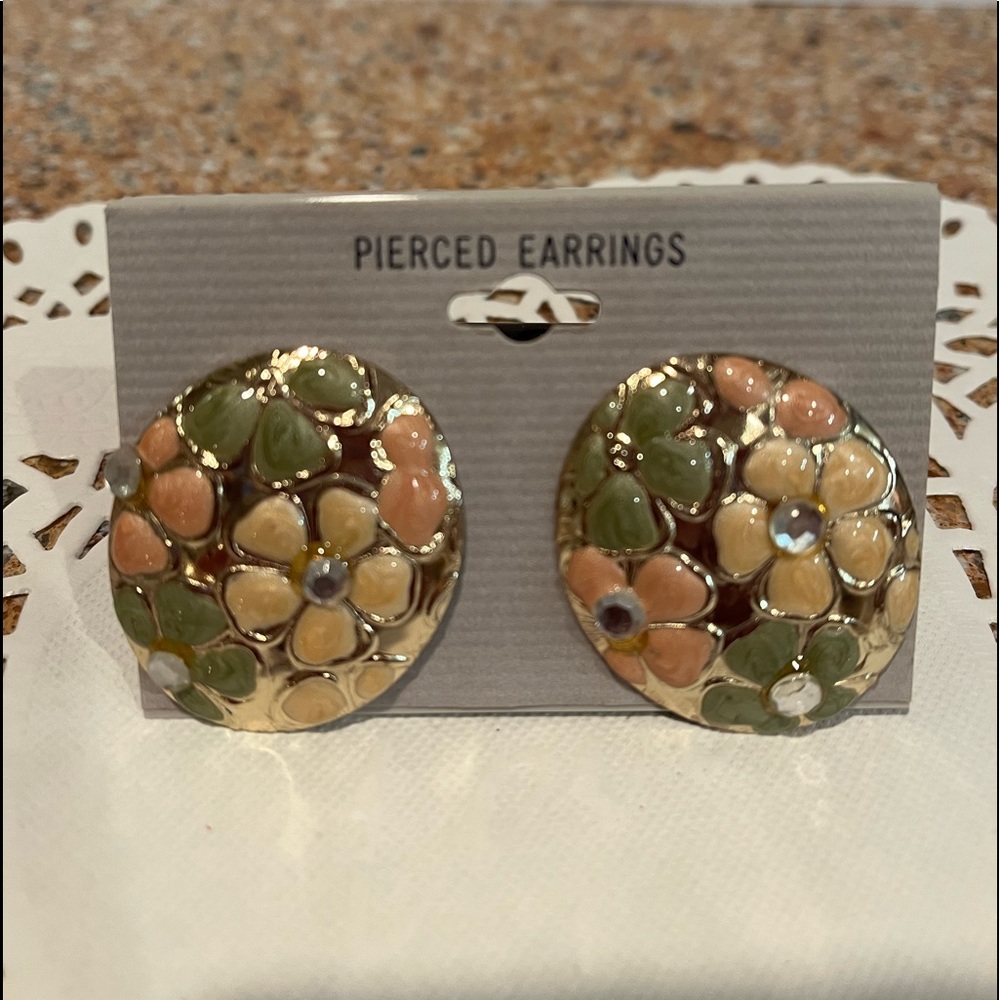 Green and beige pierced earrings NWT.